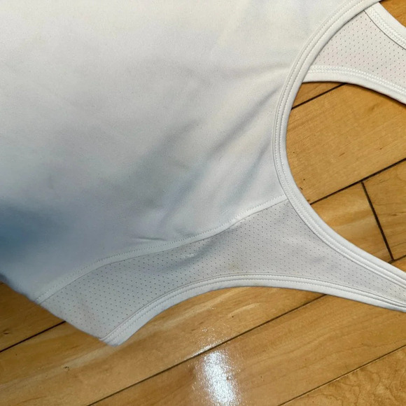 UNDER ARMOUR Heat Gear Racer Back Workout Tank Top - size Medium - Picture 10 of 10